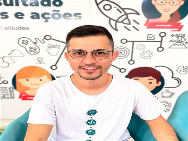 Rivaldo - Senior Google Ads Specialist at Lenawa Solutions PPC Agency